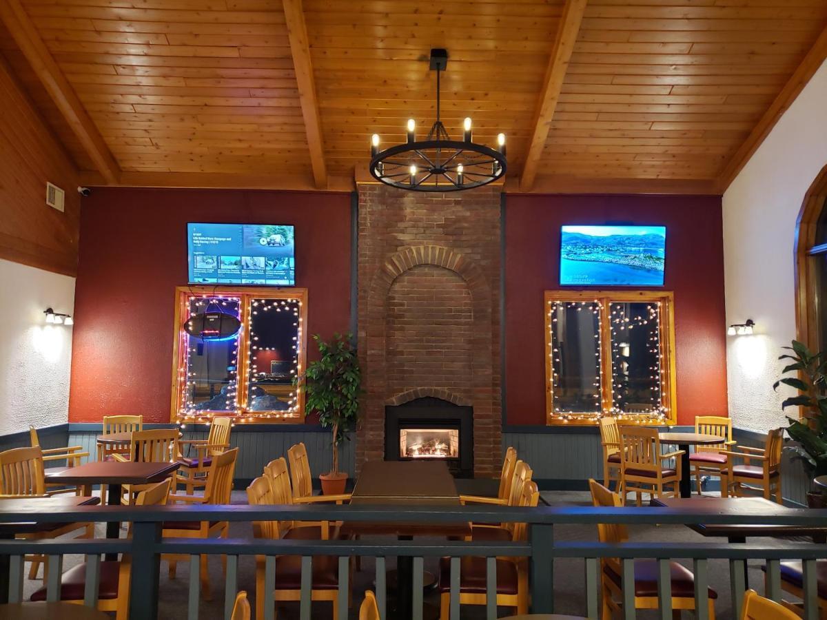 Jolly Roger Inn & Resort Otter Lake Exteriör bild