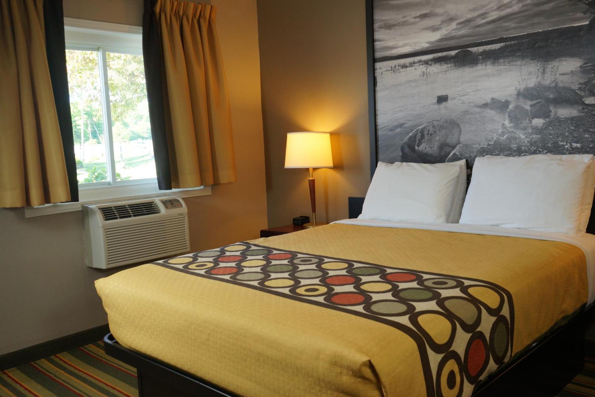 Jolly Roger Inn & Resort Otter Lake Exteriör bild