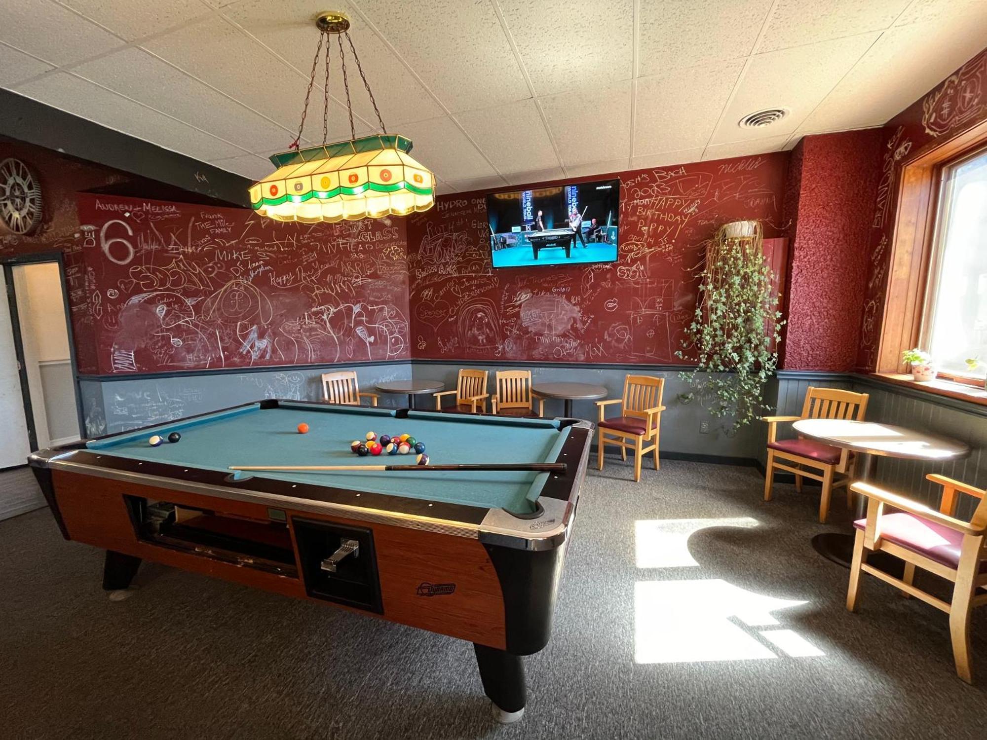 Jolly Roger Inn & Resort Otter Lake Exteriör bild