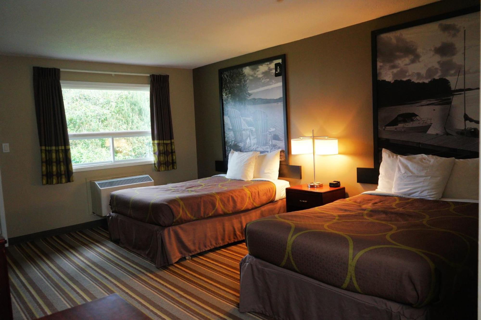 Jolly Roger Inn & Resort Otter Lake Exteriör bild