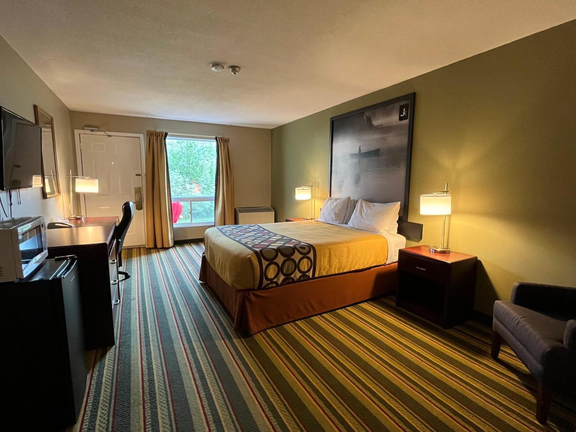 Jolly Roger Inn & Resort Otter Lake Exteriör bild
